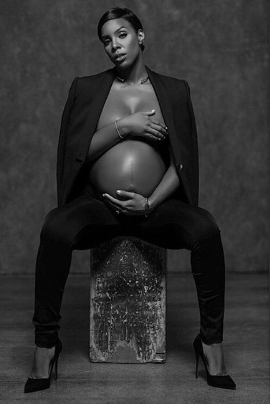Kelly Rowland nafotila sériu snímok s tehotenským bruškom